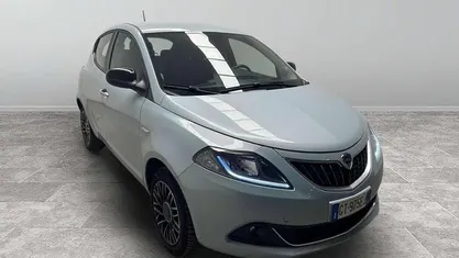 Verde rugiada Usata 2024 Lancia Ypsilon Due volumi | 13.900 € (Buon prezzo)