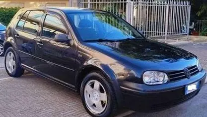Nero Usata 2000 VW Golf IV Tre volumi | 1650 € (Ottimo prezzo)