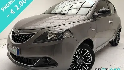 Usata Lancia Ypsilon Gold 69 CV (50 kW) 2024 Grigio Utilitaria