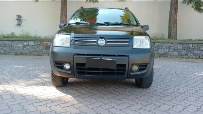 Usata Fiat Panda 4x4 Climbing 60 CV (44 kW) 2006 Nero Utilitaria