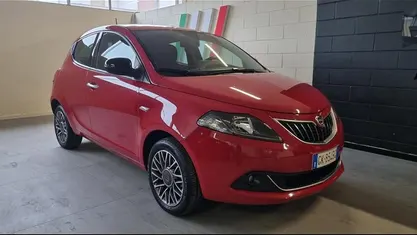Usata Lancia Ypsilon Gold 69 CV (50 kW) 2022 Rosso Utilitaria