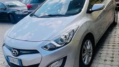 Usata Hyundai i30 Comfort 110 CV (80 kW) 2013 Grigio Berlina