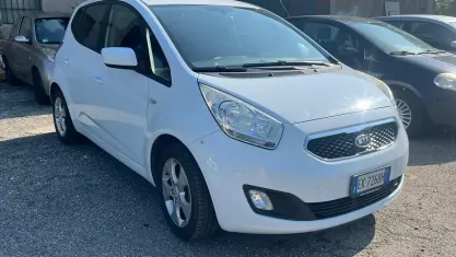 Usata Kia Venga Active 90 CV (66 kW) 2011 Bianco Utilitaria
