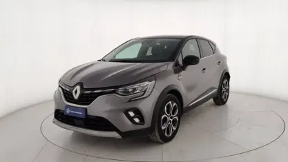 Usata Renault Captur Zen 101 CV (74 kW) 2023 Grigio metallizzato SUV