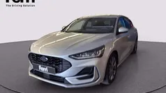 Moondust silver Usata 2024 Ford Focus ST-Line Tre volumi | 22.780 € (Buon prezzo)