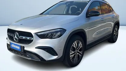Argento metallizzato Usata 2024 Mercedes GLA200 Advanced SUV | 42.900 € (Buon prezzo)