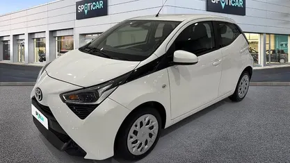 Usata Toyota Aygo X-play 72 CV (52 kW) 2021 Bianco Utilitaria