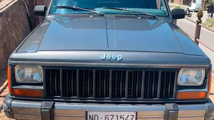 Usata Jeep Cherokee 80 CV (58 kW) 1989 Grigio SUV