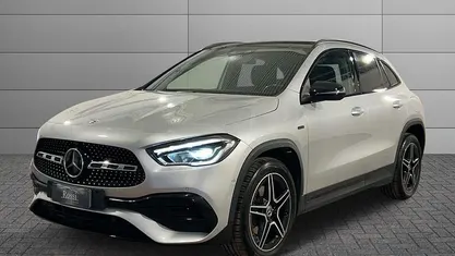 Usata Mercedes GLA250 Premium 160 CV (117 kW) 2020 Argento iridio SUV