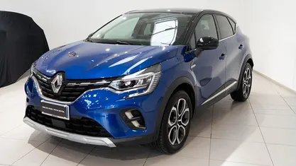 Usata Renault Captur Techno 101 CV (74 kW) 2023 Blu iron tetto nero SUV
