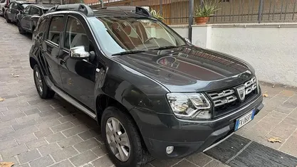 Grigio Usata 2015 Dacia Duster Lauréate SUV | 6950 € (Buon prezzo)