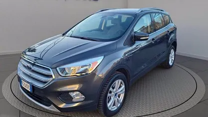 Usata Ford Kuga 120 CV (88 kW) 2017 Magnetic grey SUV