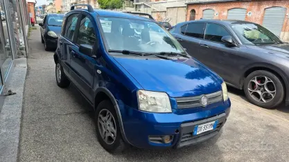 Usata Fiat Panda Climbing 60 CV (44 kW) 2009 Bluazzurro Utilitaria