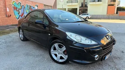 Usata Peugeot 307 CC 136 CV (100 kW) 2005 Nero Cabrio