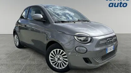 Usata 2023 Fiat 500e Action Tre volumi | 17.750 € (Buon prezzo)