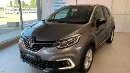 Usata Renault Captur 131 CV (96 kW) 2019 Argento SUV
