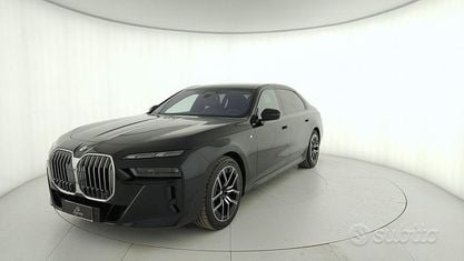 Second-hand BMW 740 M Sport 299 CP (219 kW) 2024 Negru Berlinǎ