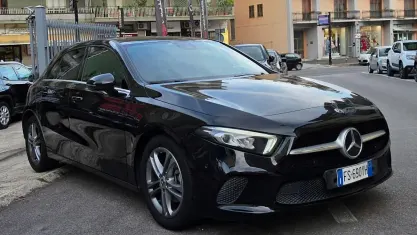 Gebraucht Mercedes A180 116 PS (85 kW) 2019 Limousine