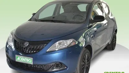 Usata Lancia Ypsilon Silver 69 CV (50 kW) 2022 Blu Utilitaria