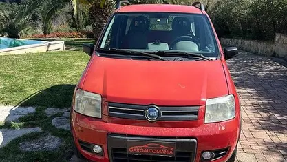 Usata Fiat Panda 4x4 Active 69 CV (50 kW) 2011 Rosso Utilitaria