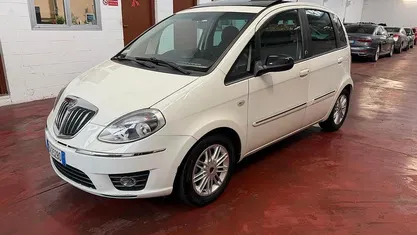 Usata Lancia Musa 78 CV (57 kW) 2012 Bianco Monovolume