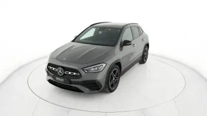 Usata Mercedes GLA200 Premium 150 CV (110 kW) 2022 Grigio montagna SUV