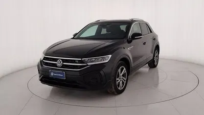 Nero metallizzato Usata 2023 VW T-Roc R-line SUV | 22.800 € (Buon prezzo)