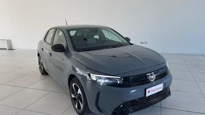 Usata Opel Corsa 56 kW (77 CV) 2023 Grafik grey Berlina