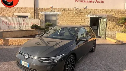 Usata VW Golf VIII Life 110 CV (80 kW) 2022 Grigio Berlina