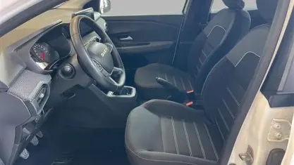 Usata Dacia Sandero Expression 101 CV (74 kW) 2024 Bianco Utilitaria