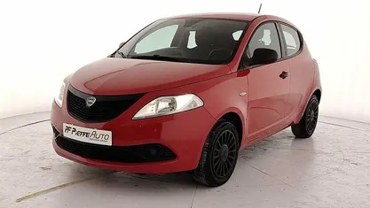 Usata Lancia Ypsilon Silver 69 CV (50 kW) 2020 Rosso Utilitaria