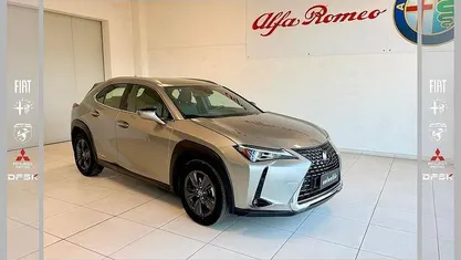 Grigio scuro Usata 2021 Lexus UX Executive Line SUV | 23.890 € (Buon prezzo)