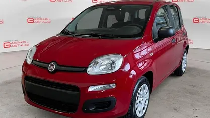 Nuova Fiat Panda Icon 69 CV (50 kW) 2025 Rosso Utilitaria