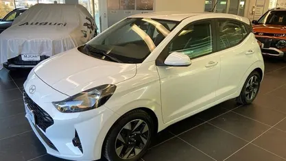Begagnad Hyundai i10 67 HK (49 kW) 2023 Vit Halvkombi