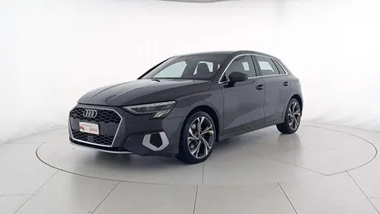 Grigio manhattan metallizzato Usata 2021 Audi A3 Advanced Tre volumi | 29.300 € (Buon prezzo)