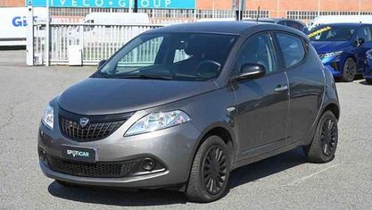 Gebraucht Lancia Ypsilon Silver 69 PS (50 kW) 2023 Grau Kleinwagen
