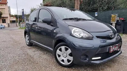 Blu Usata 2013 Toyota Aygo Connect Style Due volumi | 5900 € (Buon prezzo)