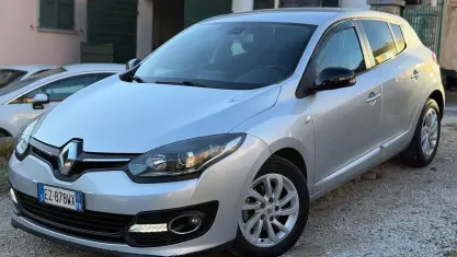 Usata Renault Mégane LIMITED 110 CV (80 kW) 2015 Grigio Berlina