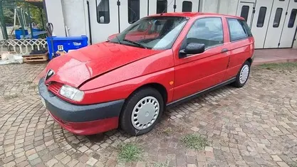Usata Alfa Romeo 145 103 CV (75 kW) 1995 Rosso Utilitaria