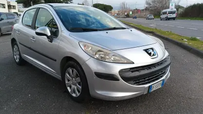Usata Peugeot 207 73 CV (53 kW) 2007 Argento Berlina
