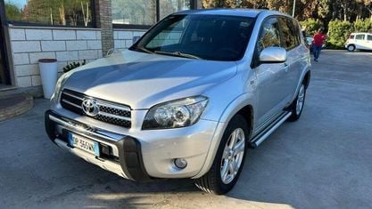 Usata Toyota RAV4 Luxury 177 CV (130 kW) 2008 Argento metallizzato SUV