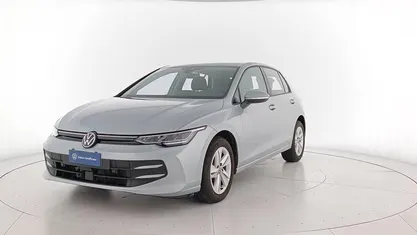 Usata VW Golf VIII Life 116 CV (85 kW) 2025 Dolomite silver metallizzato Berlina