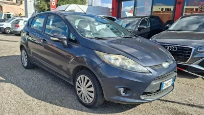 Usata Ford Fiesta 82 CV (60 kW) 2010 Grigio Berlina