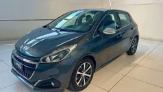 Argento Usata 2017 Peugeot 208 Allure Due volumi | 8900 € (Buon prezzo)
