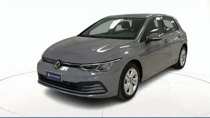 Usata VW Golf VIII Life 116 CV (85 kW) 2023 Grigio / pastello Berlina