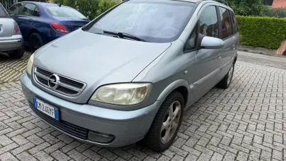 Usata Opel Zafira 125 CV (91 kW) 2005 Grigio Monovolume
