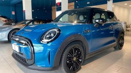 Begagnad Mini Cooper SE 75 kW (102 HK) 2021 Blå Halvkombi