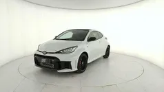 Bianco Nuova 2024 Toyota Yaris Tre volumi | 52.900 € (Ottimo prezzo)
