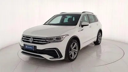 Bianco pastello Usata 2023 VW Tiguan R-line SUV | 31.000 € (Ottimo prezzo)