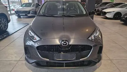 Grigio scuro Nuova 2025 Mazda 2 Prime-Line Tre volumi | 18.200 € (Buon prezzo)